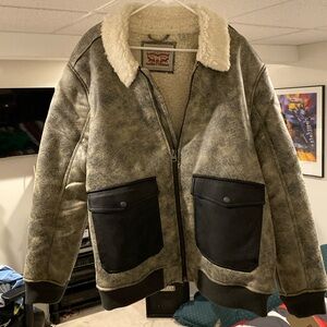 Levi’s men’s leather aviator bomber jacket with Sherpa lining